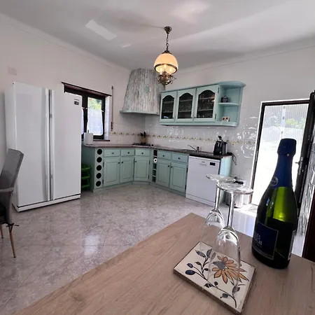 Charming Portuguese With Forested Hill Views Vimeiro (Leiria)