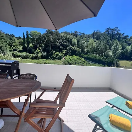 别墅 Charming Portuguese With Forested Hill Views *