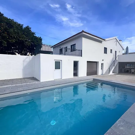 别墅 Charming Portuguese With Forested Hill Views *